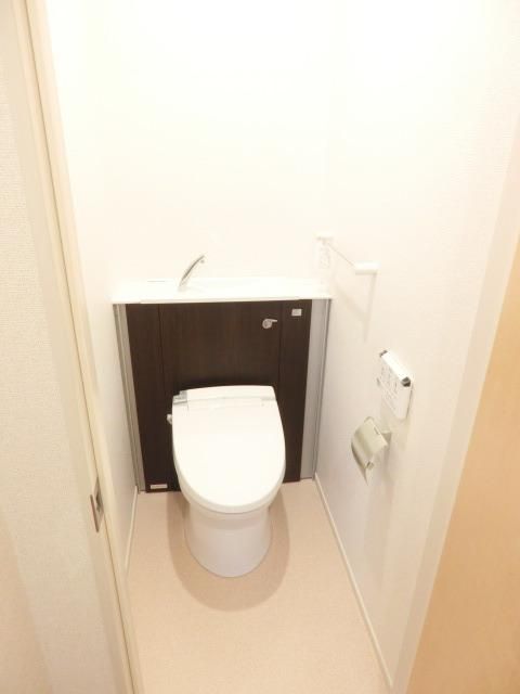 トイレ　ウォシュレット完備です