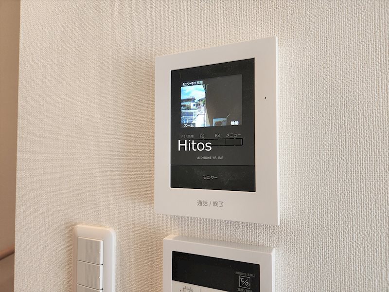 セキュリティ　来訪者の顔が確認できるモニター付きインターホン