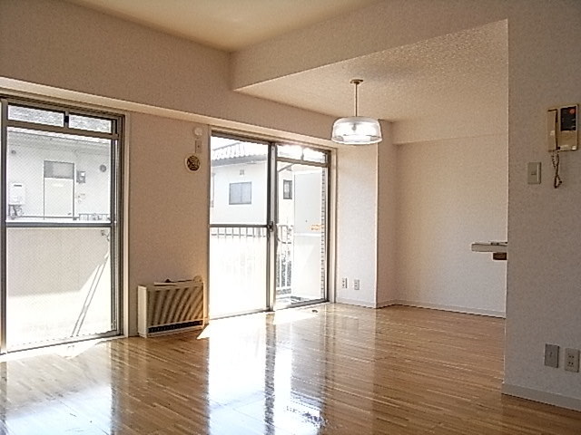 居室・リビング　明るいお部屋です