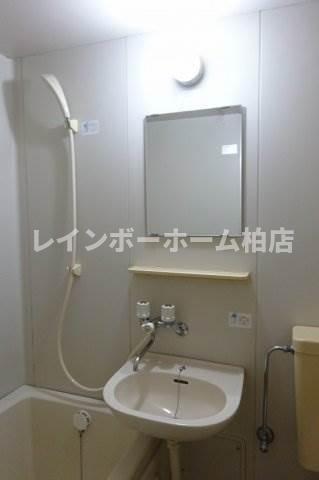 洗面設備　脱衣スペースもあります