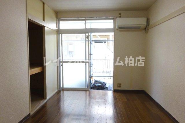 その他部屋・スペース　広くて明るい寝室