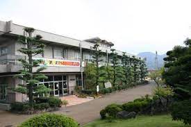 中学校　綾歌中学校（中学校）まで852m