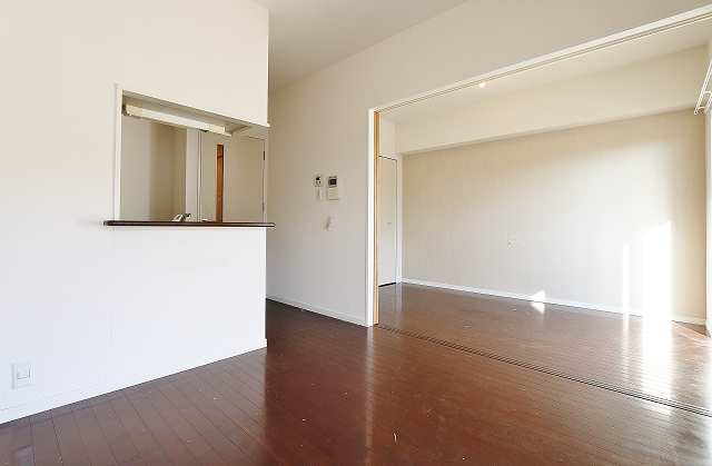 居室・リビング　人気のカウンターキッチンのお部屋です