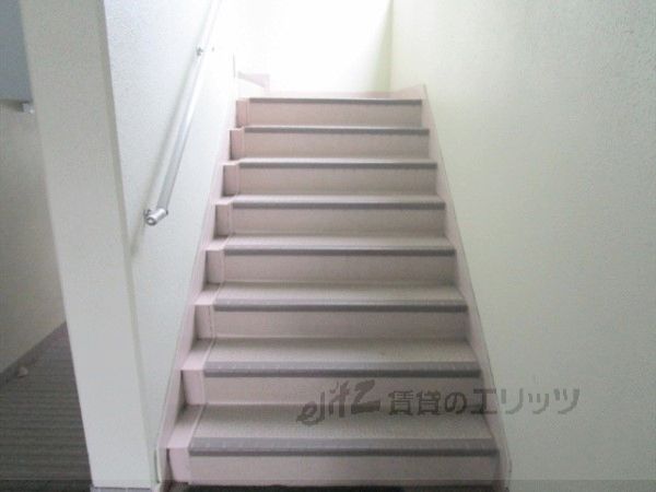 ロビー　階段