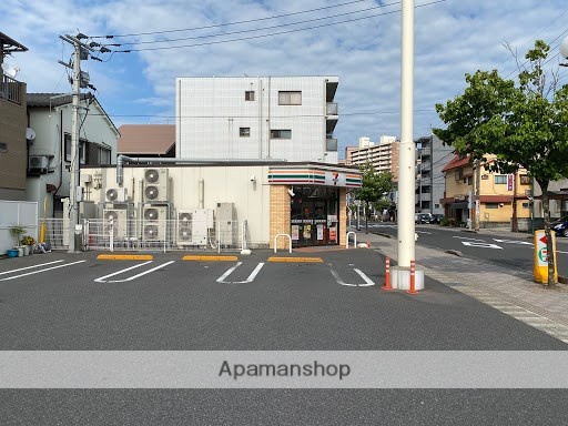 コンビニ　セブンイレブン（コンビニ）まで124m