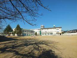 小学校　香芝市立下田小学校（小学校）まで487m