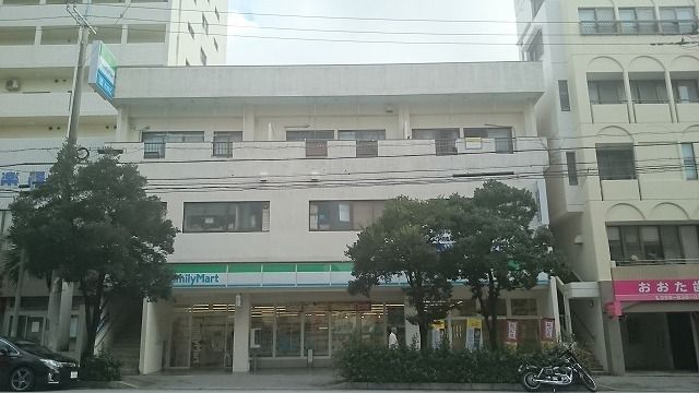コンビニ　ファミリーマート那覇高校前店（コンビニ）まで400m