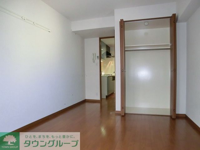 居室・リビング　バルコニー側からみたお部屋