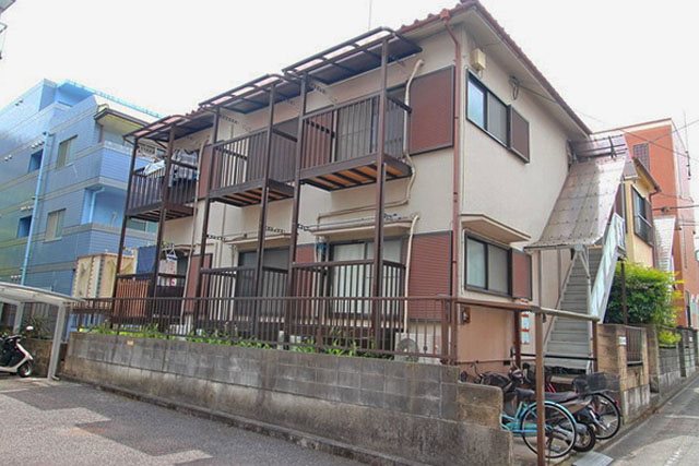 建物外観　写真は２０１号室の物です。敷金礼金無しで初期費用お安めです♪