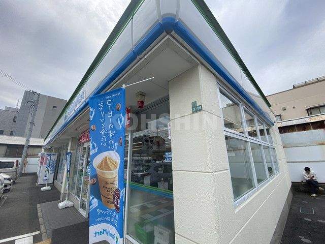 コンビニ　ファミリーマート（コンビニ）まで159m