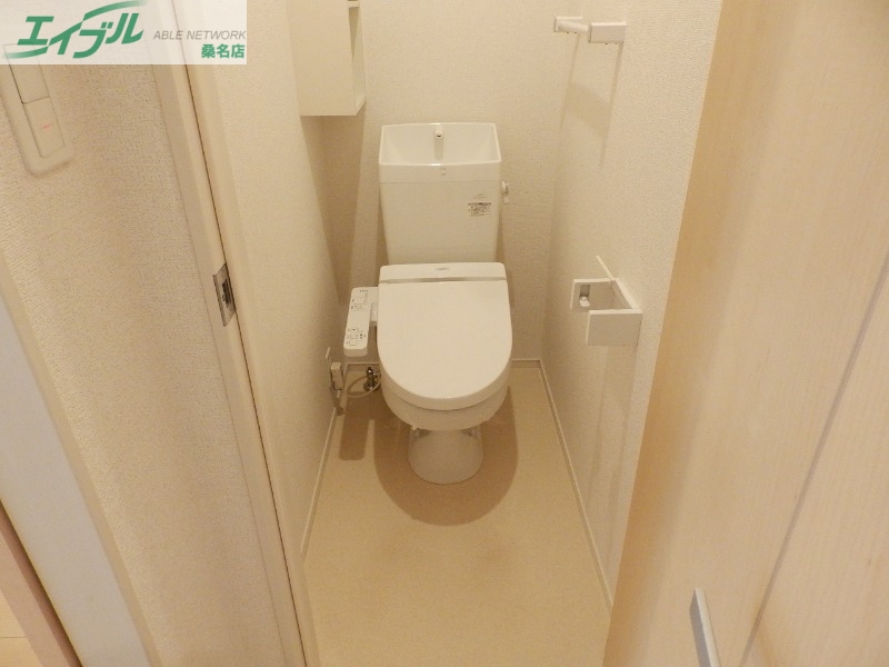 トイレ　同型反転タイプ参考写真