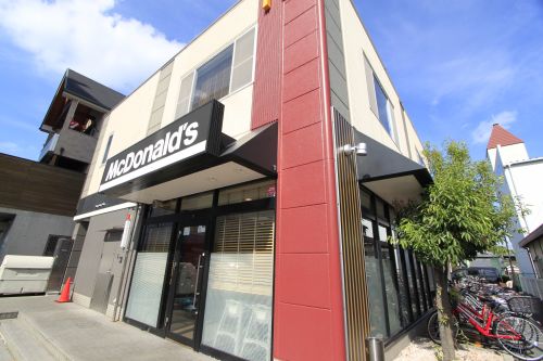 飲食店　マクドナルド五位堂駅前店（飲食店）まで450m