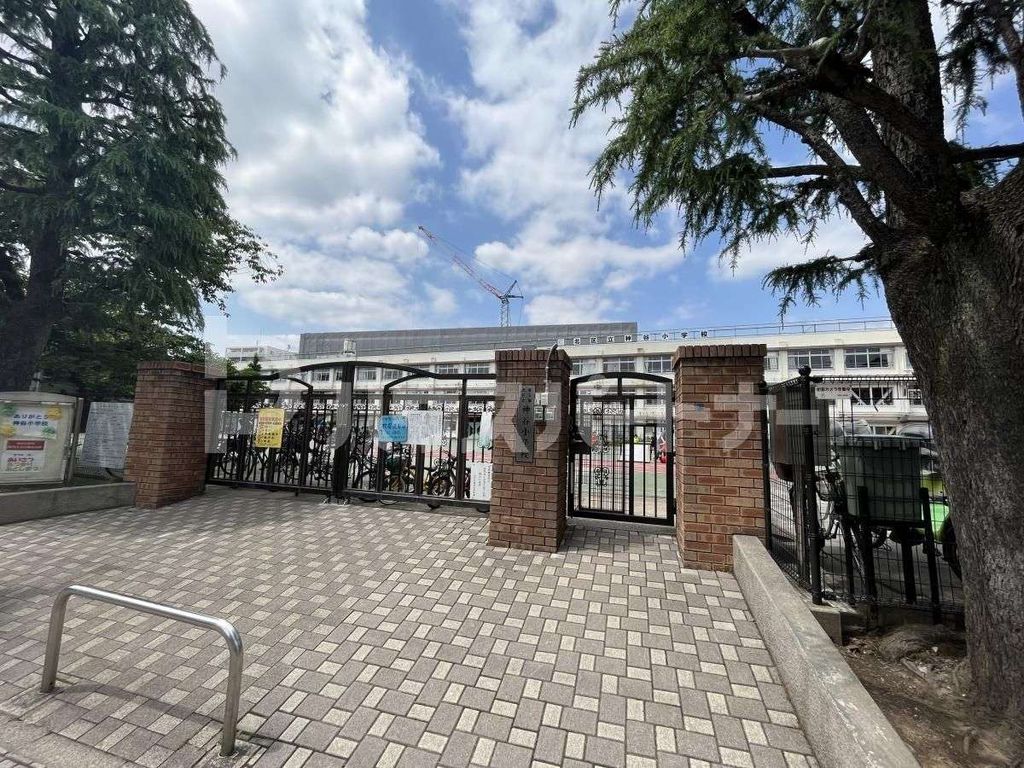 小学校　北区立神谷小学校（小学校）まで460m