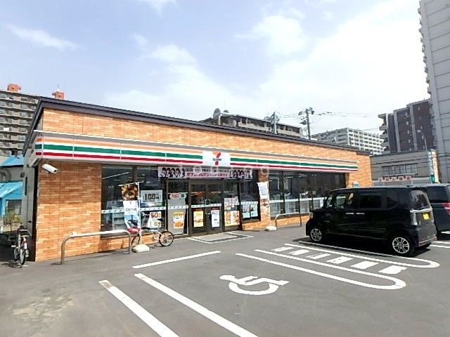 コンビニ　セブンイレブン札幌北8条東5丁目店（コンビニ）まで129m