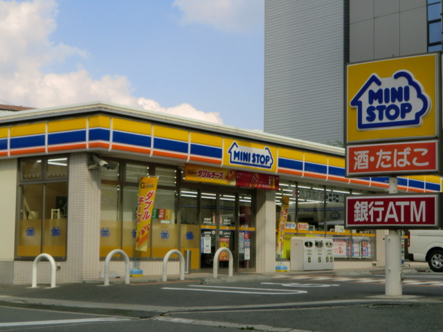 コンビニ　ミニストップ（コンビニ）まで200m