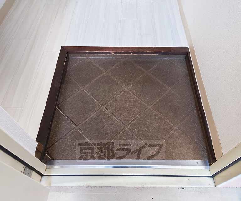 玄関　大きな段差がありません