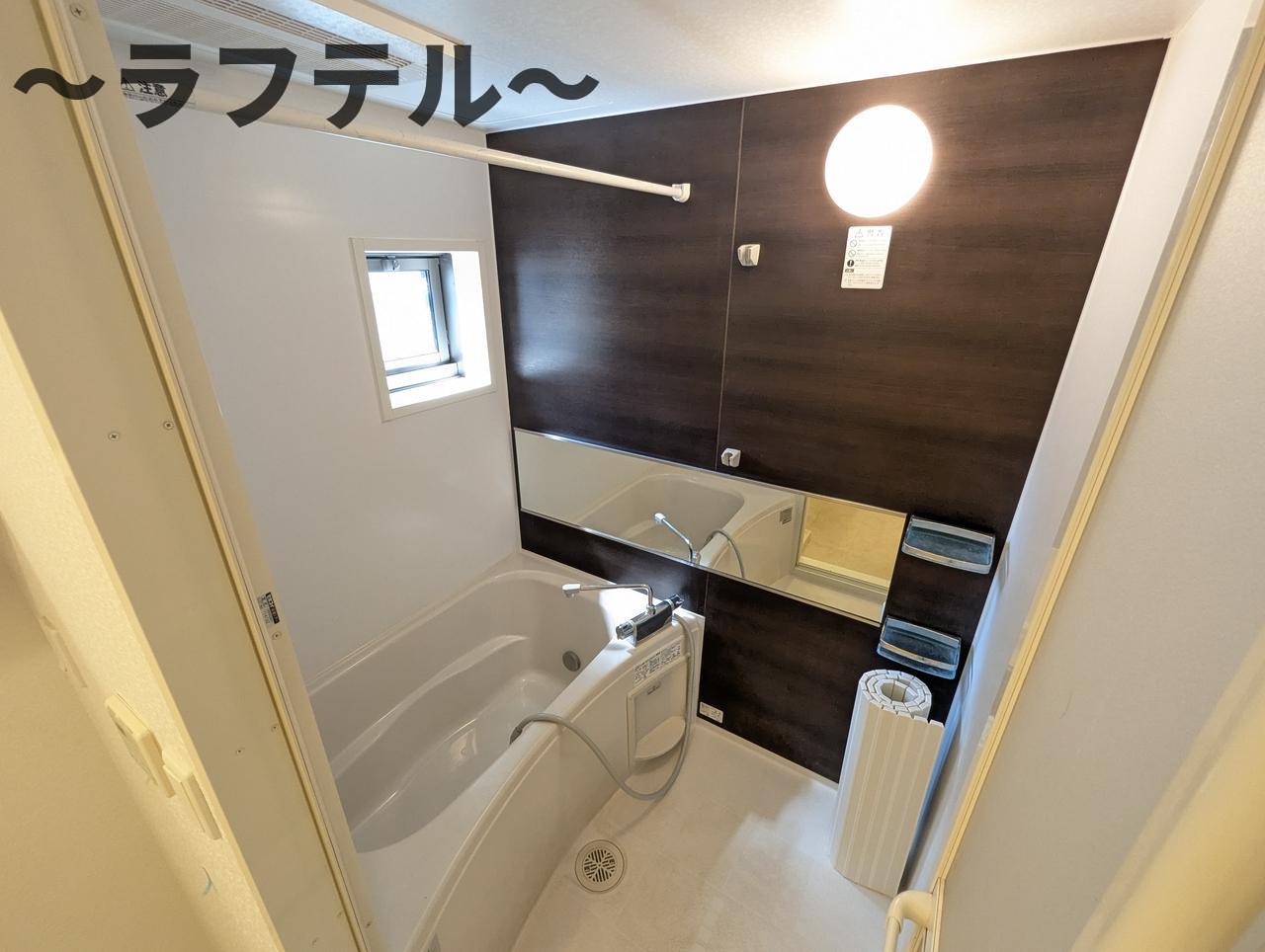バス・シャワールーム　同メーカー施工　別部屋写真