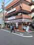 コンビニ　セブン-イレブン 世田谷梅ヶ丘駅前店（コンビニ）まで48m