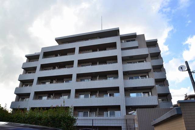 建物外観　シックで落ち着いた感じの外観