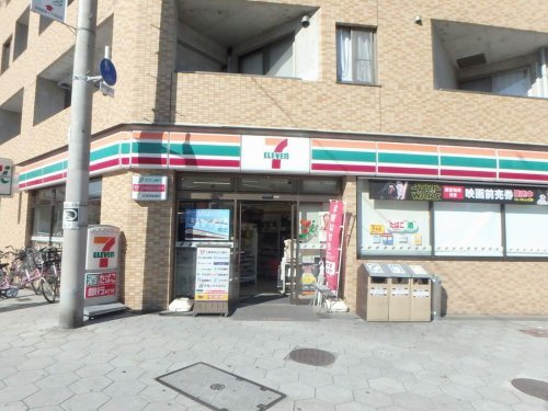 コンビニ　セブンイレブン大阪新町４丁目店（コンビニ）まで5m