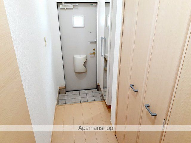 名鉄各務原線 新那加駅 バス乗車時間：30分 最寄りバス停で下車 徒歩8分 2階建 築18年の玄関写真