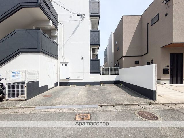 駐車場　駐車場