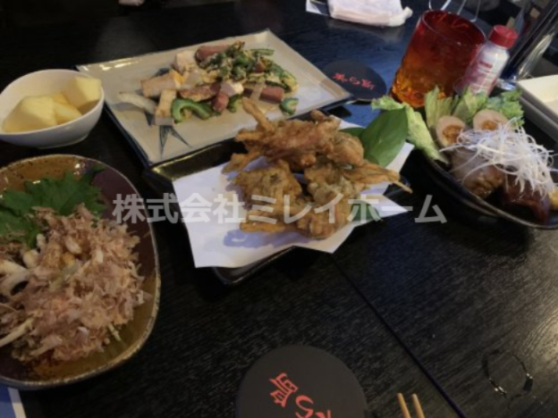 飲食店　美ら島（飲食店）まで60m