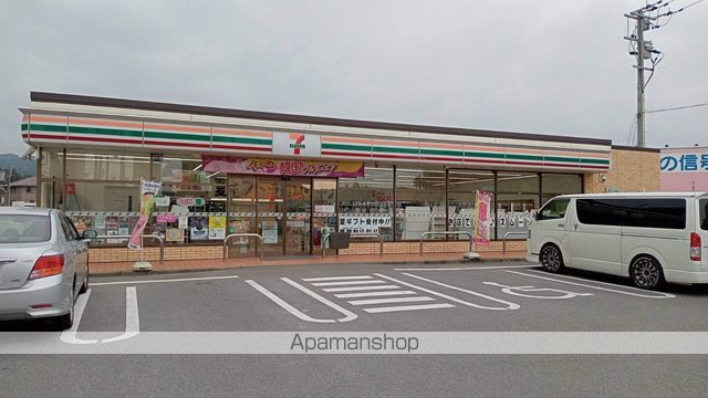 コンビニ　セブン－イレブン那珂川松木６丁目店（コンビニ）まで594m