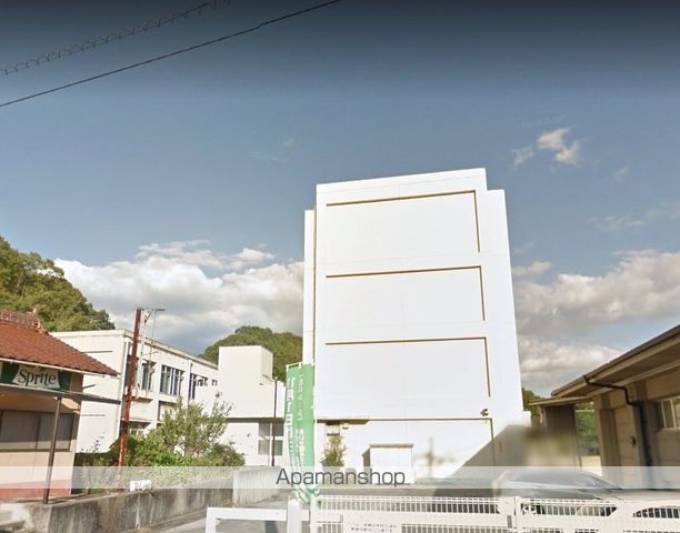 中学校　本郷中学校（中学校）まで1733m