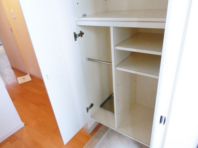 玄関　★玄関には下駄箱もございます★