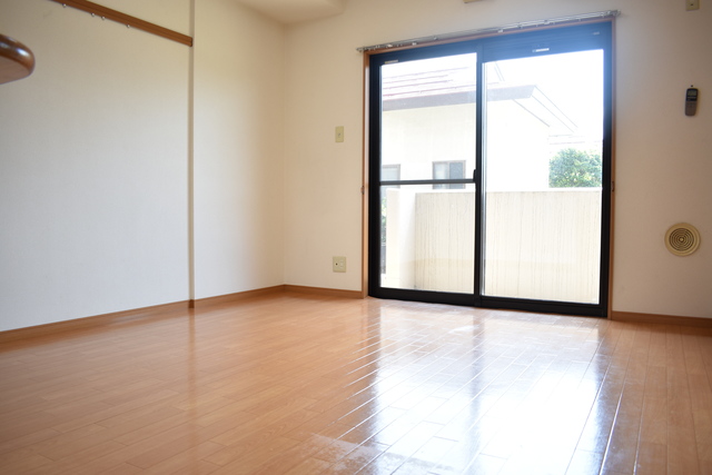 その他部屋・スペース　キッチン側から見たリビングです
