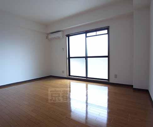 居室・リビング　広々とした部屋です。
