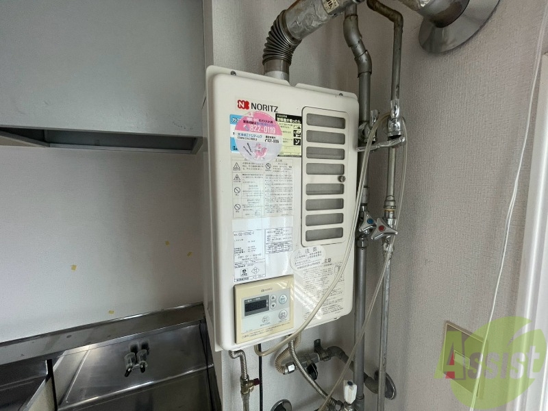 その他設備　給湯器は簡単操作で温度調整ができますよ。