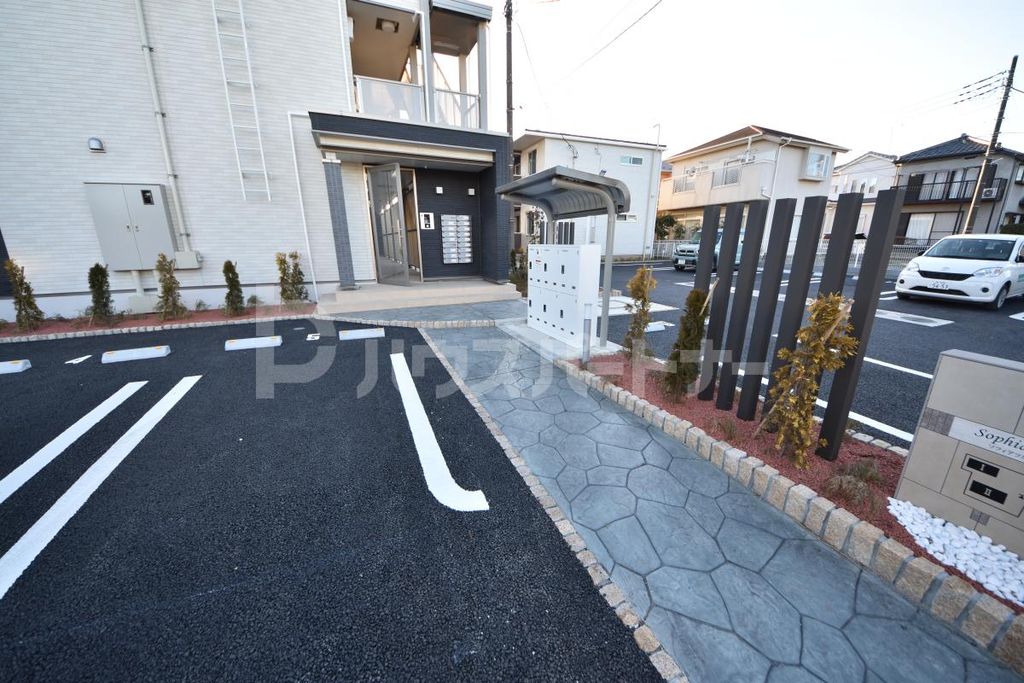 エントランス　駐車場