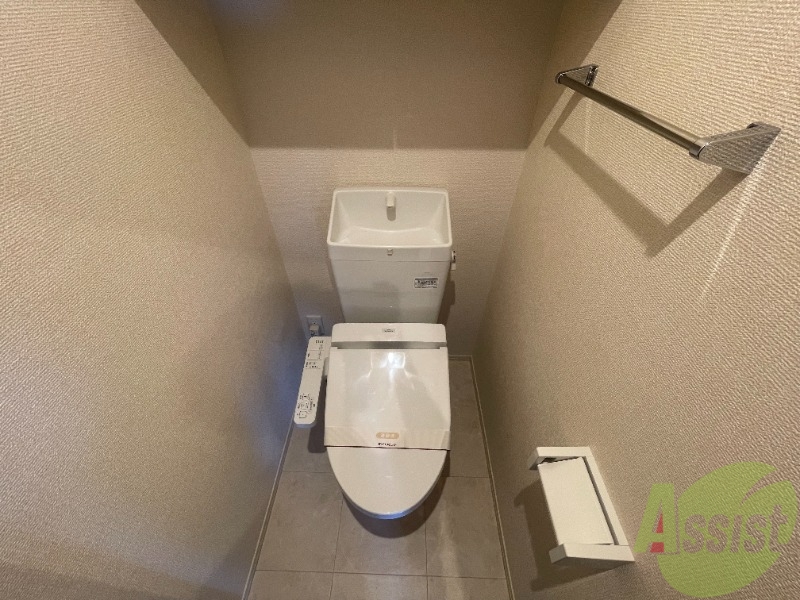 トイレ　温水洗浄便座付きのトイレは、使用しやすくうれしいですね。