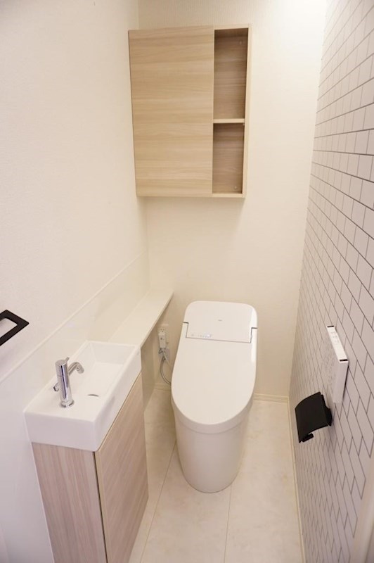 トイレ　トイレは快適な温水洗浄便座付き