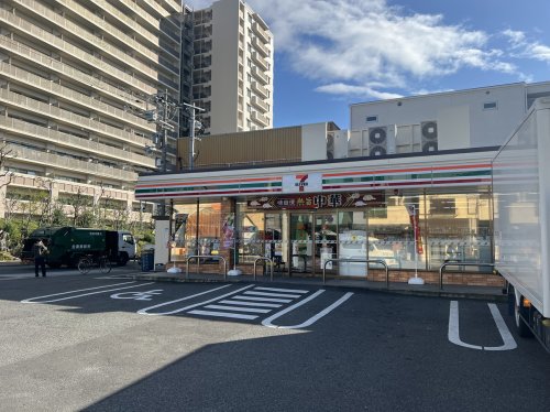 コンビニ　セブンイレブン 大阪東中浜8丁目店（コンビニ）まで232m