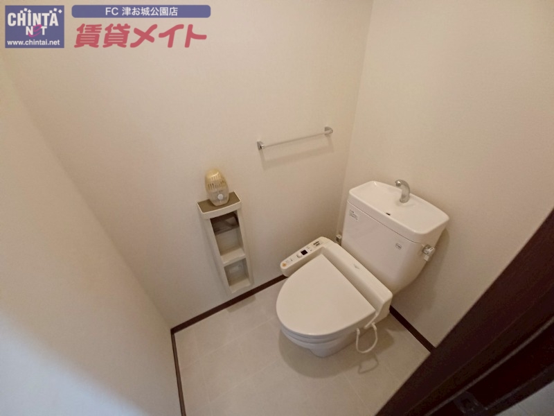 トイレ　同物件別室写真反転