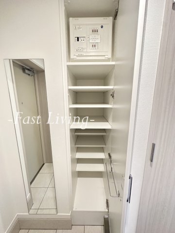 ドゥーエ四谷三丁目の玄関写真