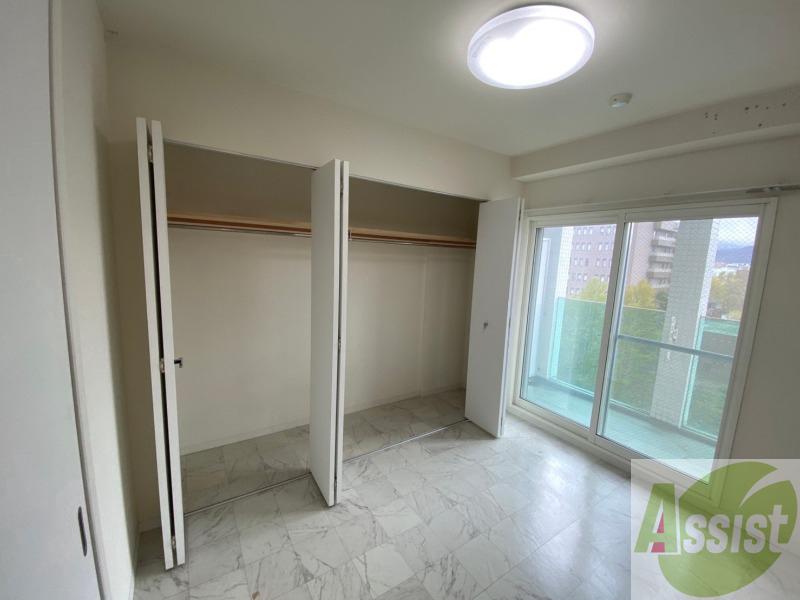 収納　寝室の収納です。部屋がすっきり片付きます。