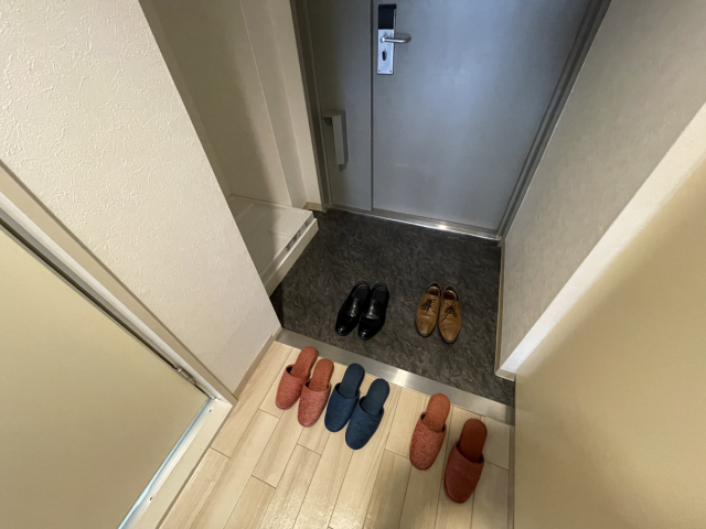 イーストコート2番街の玄関写真
