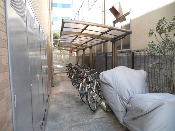 駐車場　★屋根付き駐輪場あります★