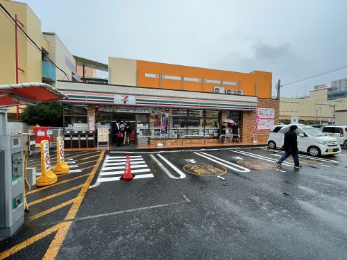 コンビニ　セブン-イレブン 海老名中央１丁目店（コンビニ）まで309m