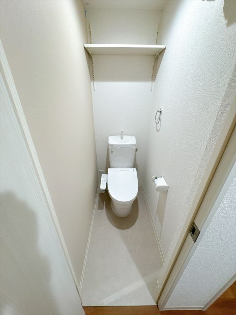 ＪＲ東海道本線 吹田駅 徒歩13分 3階建 築1年のトイレ写真