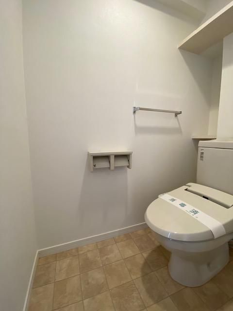 トイレ　落ち着いた色調のトイレです※別号室のお写真になります。