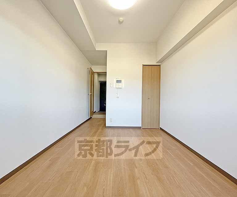 エスリード四条河原町の居間写真