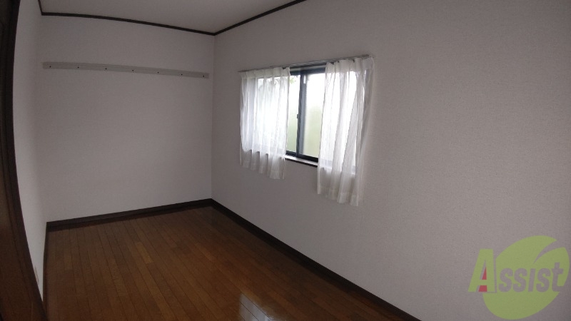 その他部屋・スペース　寝室です。陽が射して気持ちの良い朝を迎えられます。
