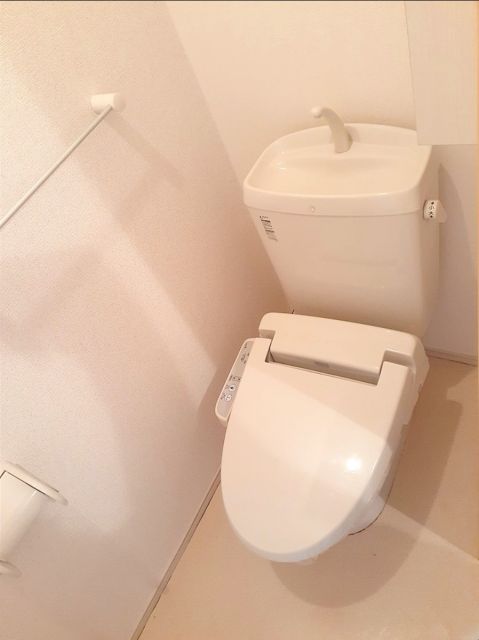 ＪＲ東海道本線 二宮駅 徒歩18分 2階建 築14年のトイレ写真