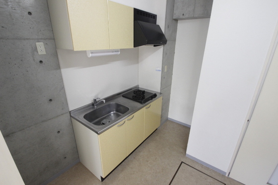 キッチン　同マンション別部屋参考写真となります。