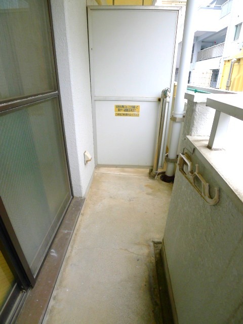 地下鉄鶴舞線 川名駅 徒歩10分 4階建 築40年の内装写真
